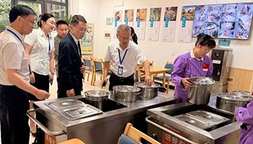 严把安全关口 情暖幸福&ldquo;食&rdquo;光---菏泽市民政局副局长马宇到巨野县综合社会福利中心检查安全生产并陪餐